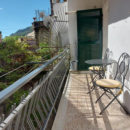 B&B Dei Doria & Suite โดลเชอักกวา ภายนอก รูปภาพ