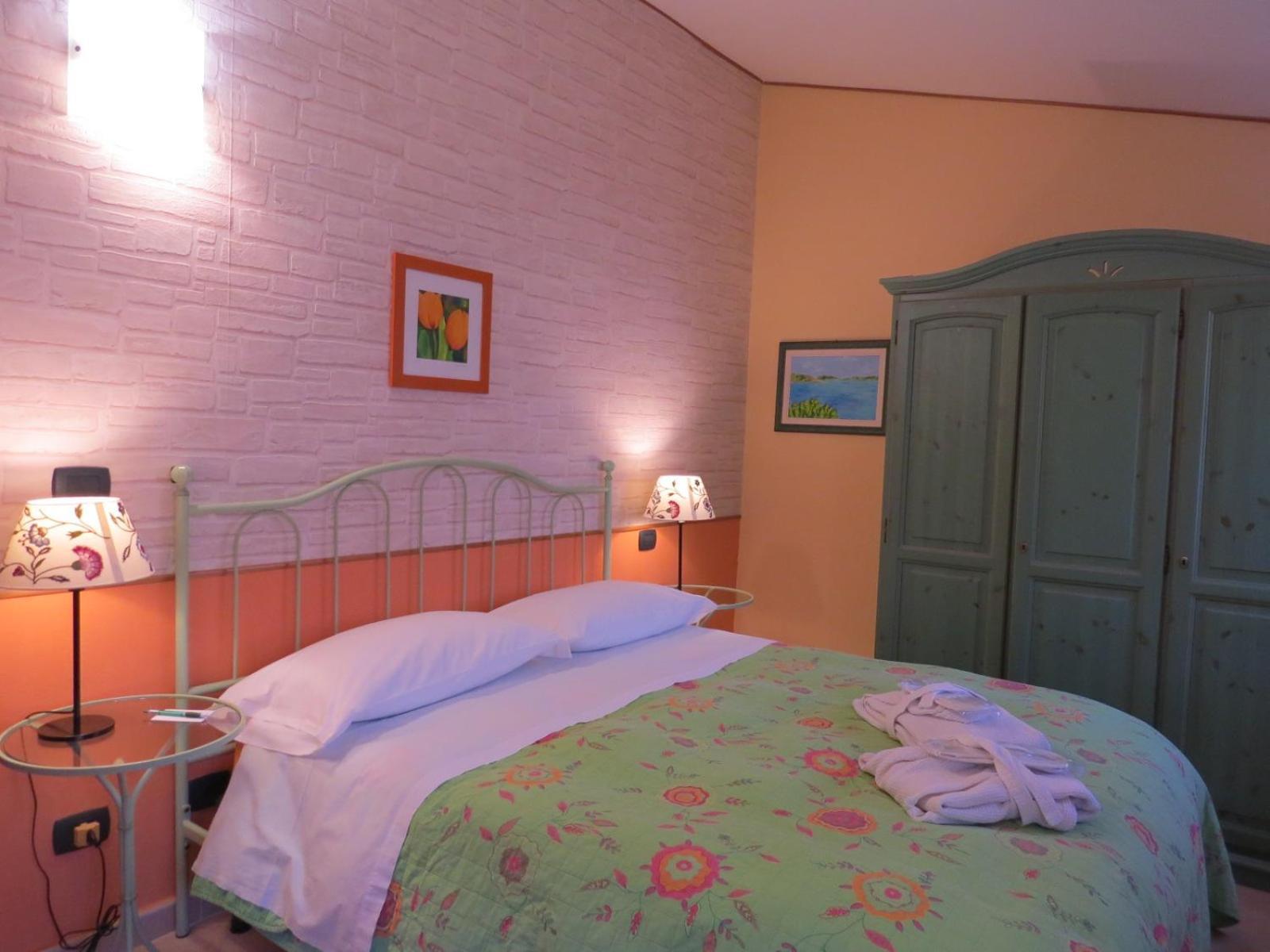 B&B Dei Doria & Suite โดลเชอักกวา ภายนอก รูปภาพ