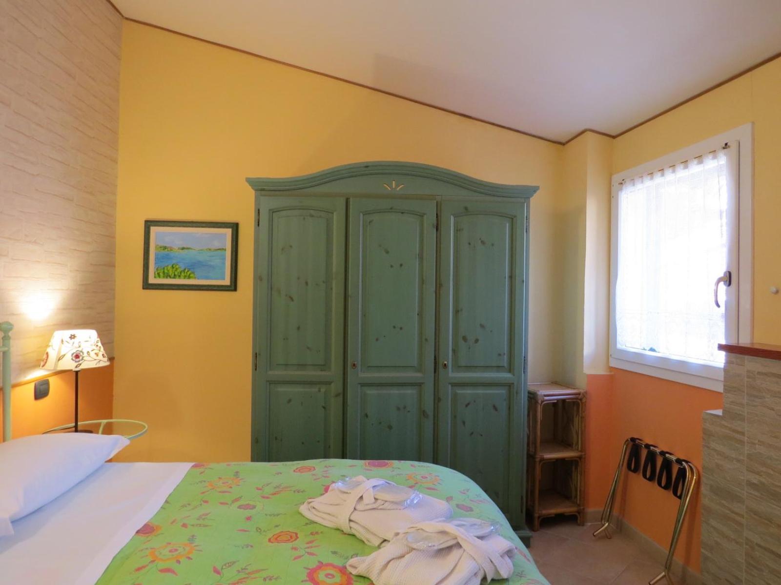 B&B Dei Doria & Suite โดลเชอักกวา ภายนอก รูปภาพ