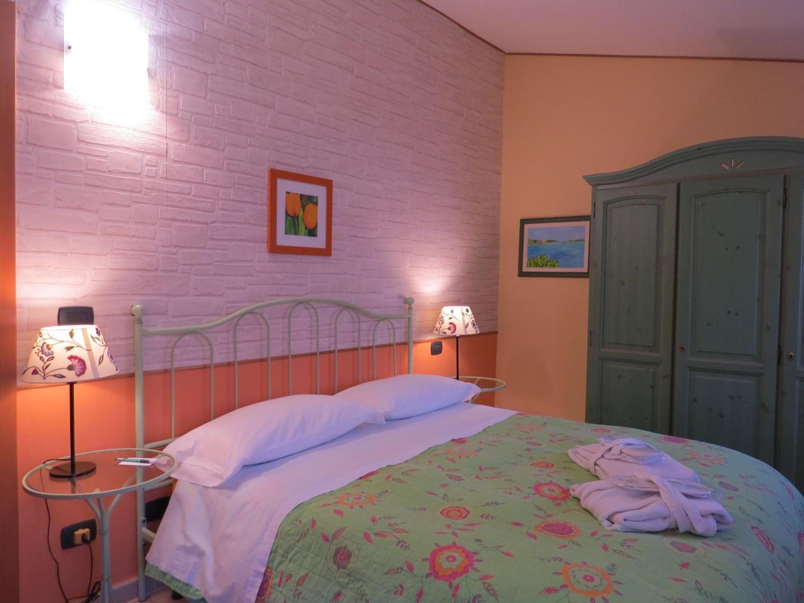 B&B Dei Doria & Suite โดลเชอักกวา ภายนอก รูปภาพ