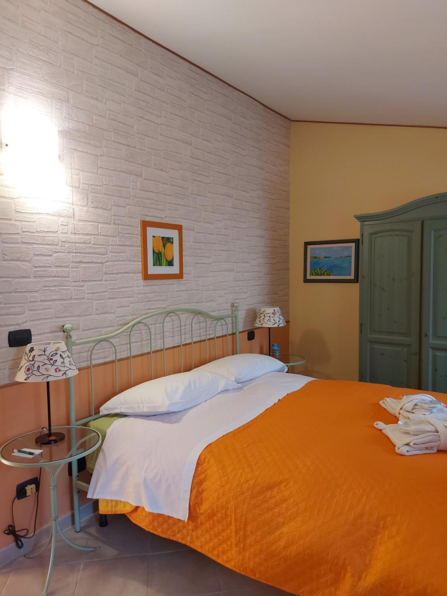 B&B Dei Doria & Suite โดลเชอักกวา ภายนอก รูปภาพ